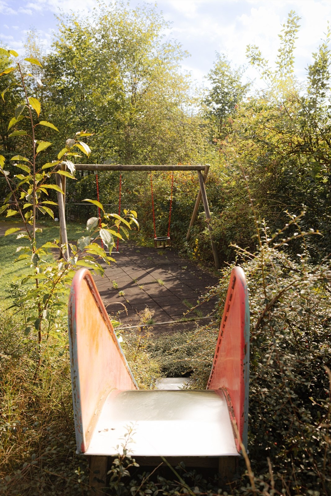 Her kan barna kose seg med sklie og leke i trygge omgivelser. Galleribilde
