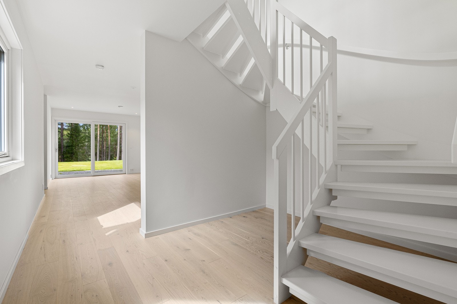 Underetasjen inneholder: Trapperom, stue, stue/kjøkken, 2 soverom, bad og bad/vaskerom Galleribilde