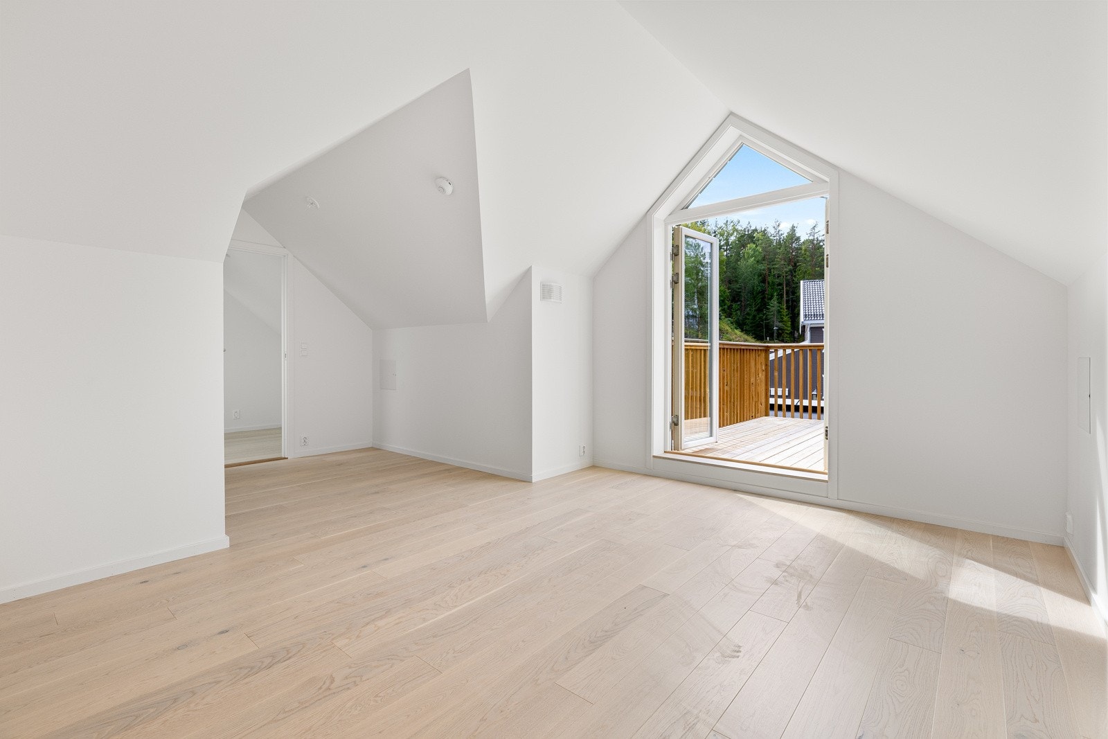 Fra stuen er det adkomst til husets takterrasse Galleribilde