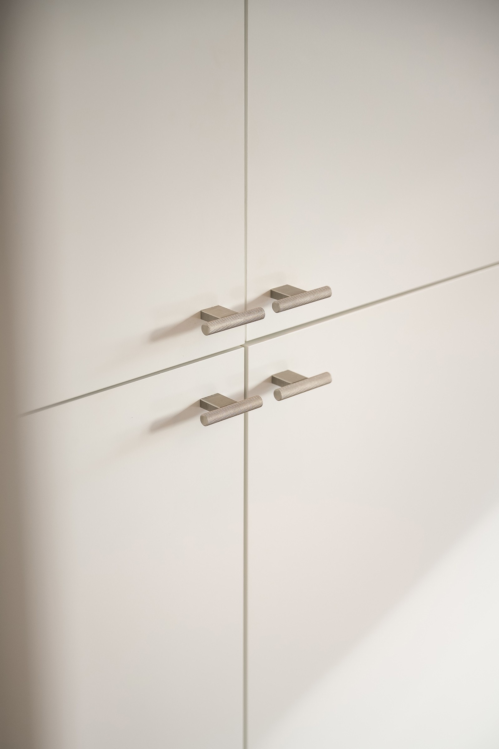 Armatur fra Villeroy & Boch og eksklusive designknotter. Det er etablert nye eletriske kurser og stikk ifm. oppussingen i 2023. Galleribilde