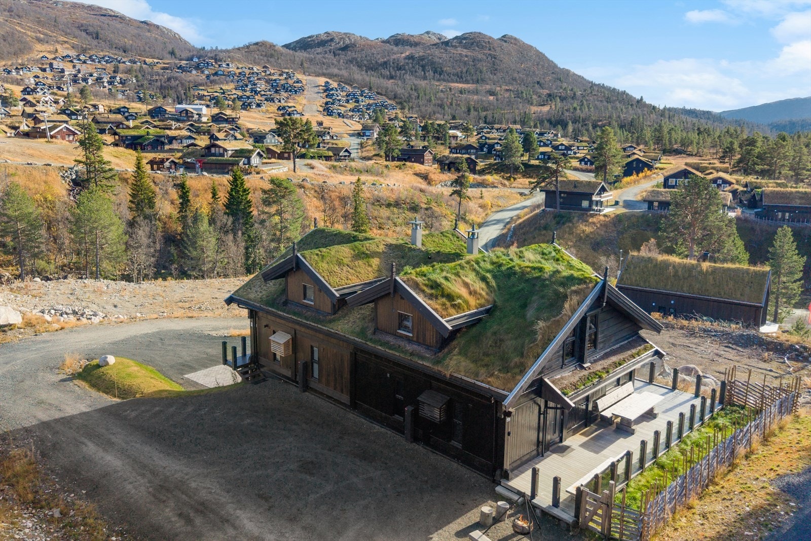 Her får du en fantastisk hytte med lite innsyn og svært god beliggenhet. Galleribilde