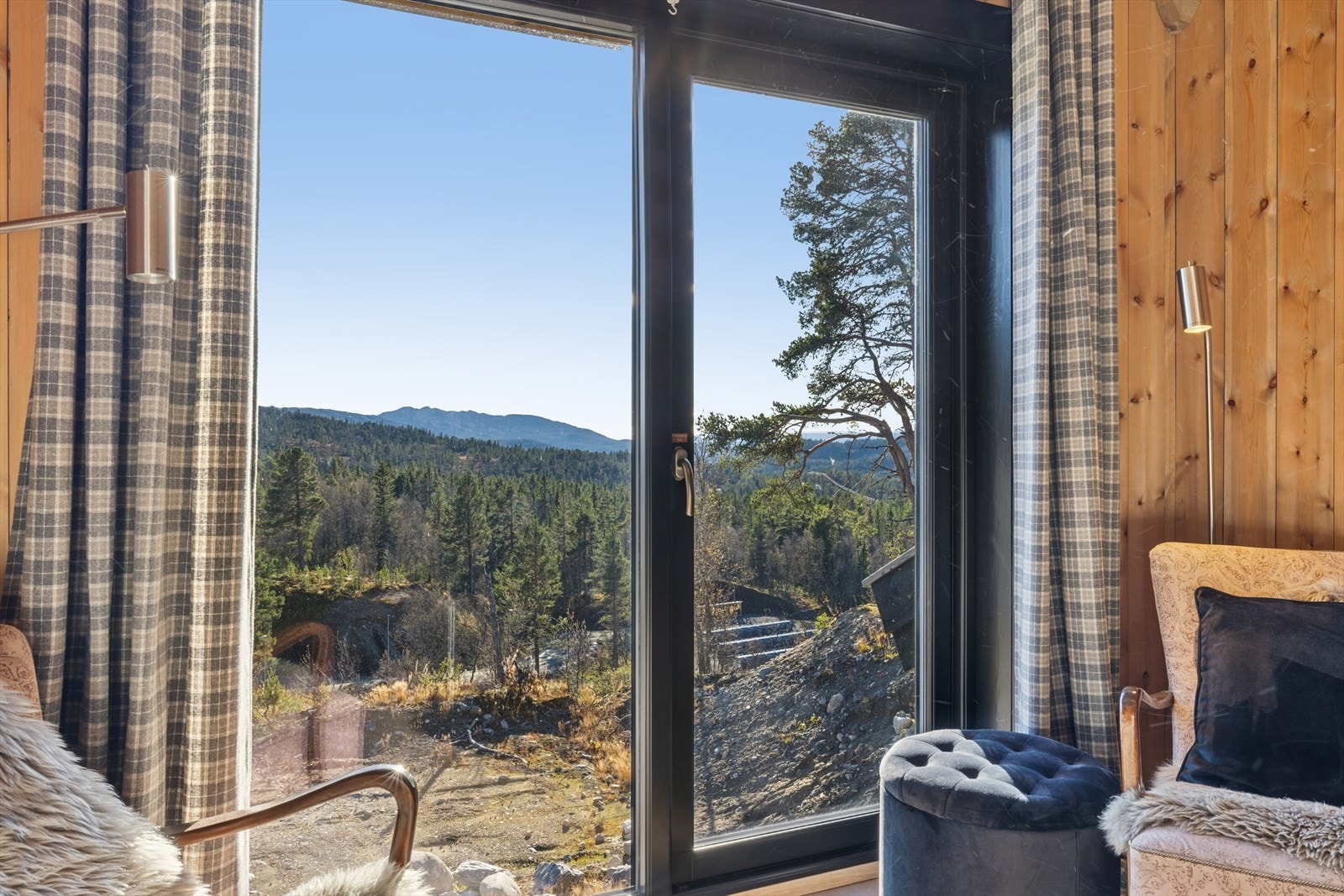 Utsikt fra loftstue. Galleribilde