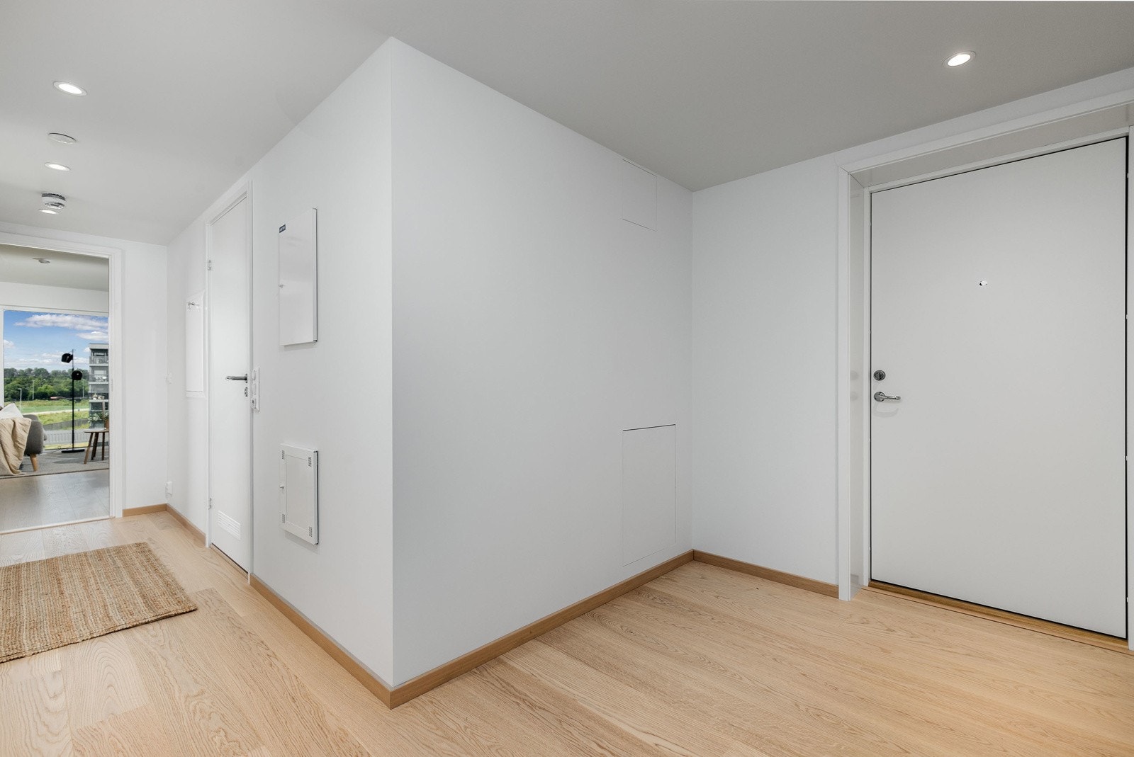 Flott entré/ gang med god avsatt plass til skapinnredning. Bilde fra L707 Galleribilde