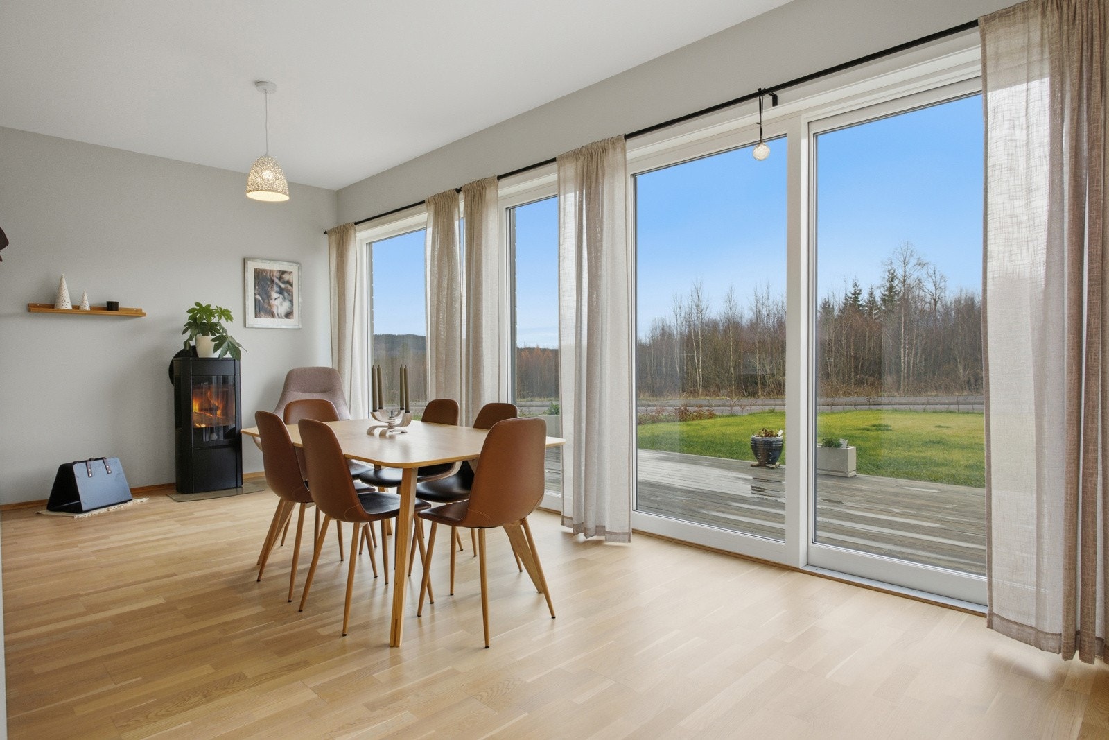 Boligen har fin og familievennlig planløsning, og god standard fra 2020. Galleribilde