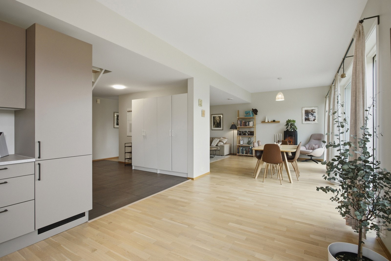 Det er åpen løsning også til entreen. Galleribilde