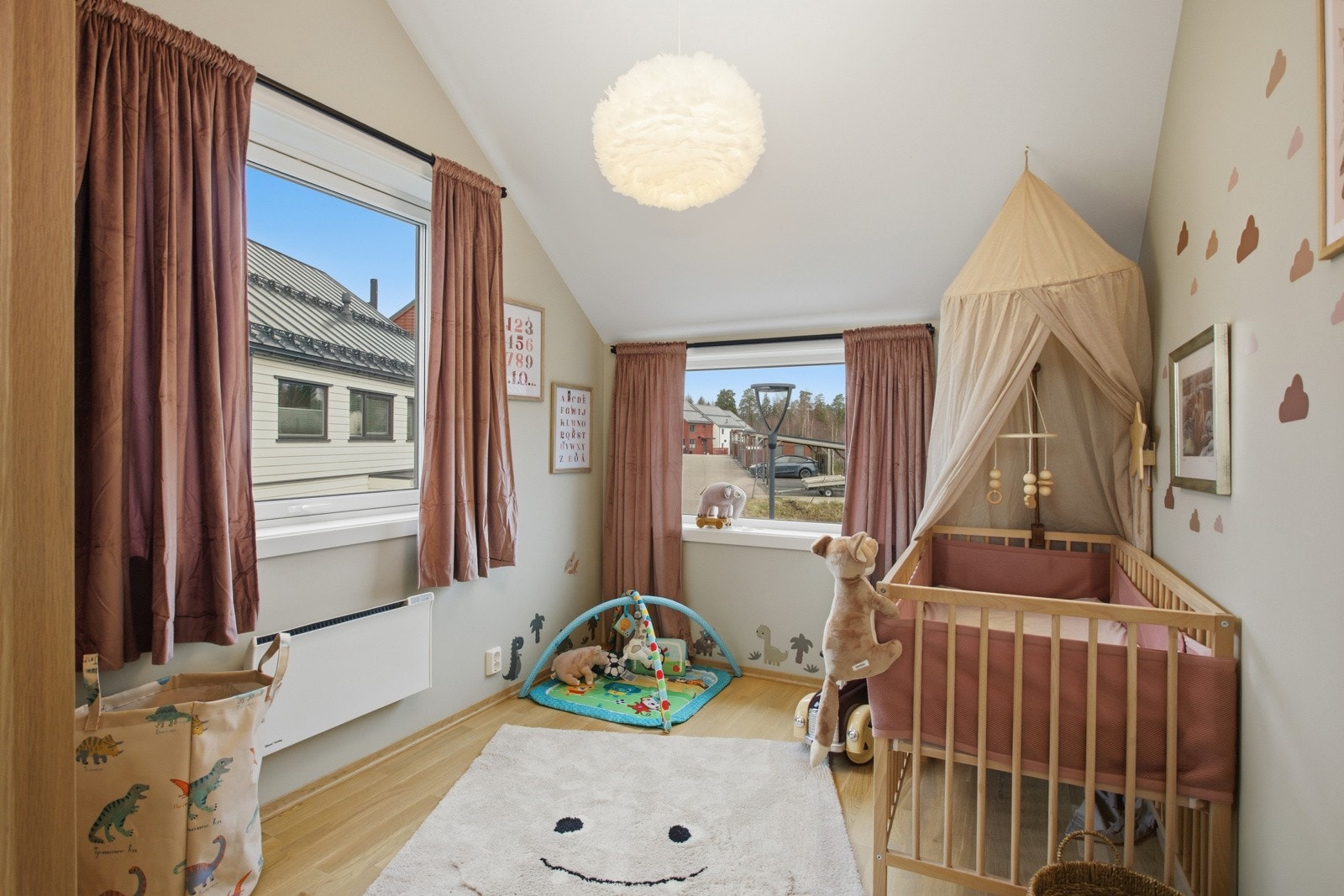 Alle rommene er malt i lune farger. Galleribilde