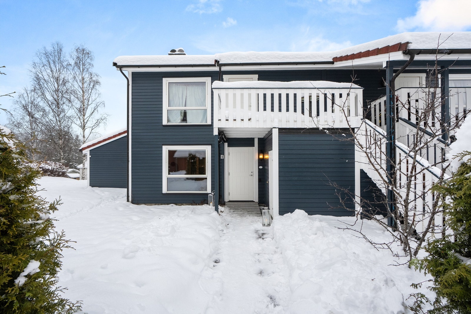 Inngangsparti - overbygget inngangsparti - trappefri adkomst Galleribilde