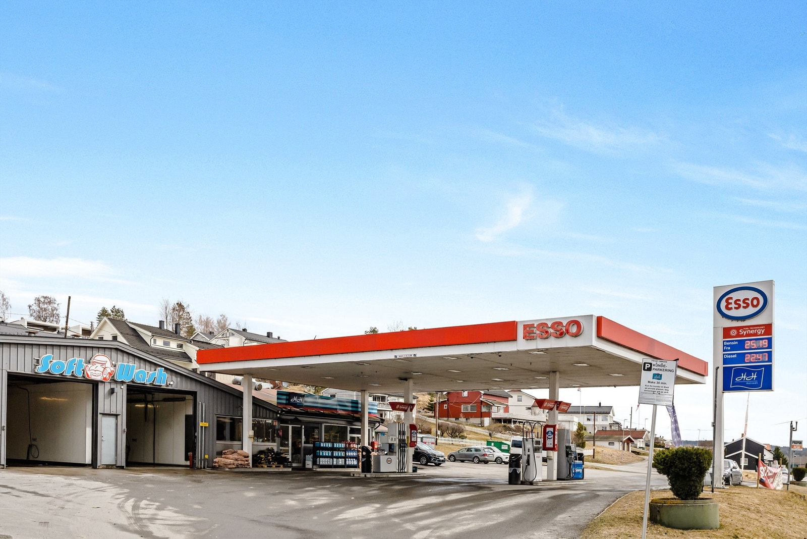 Esso bensinstasjon i Ytre Enebakk Galleribilde
