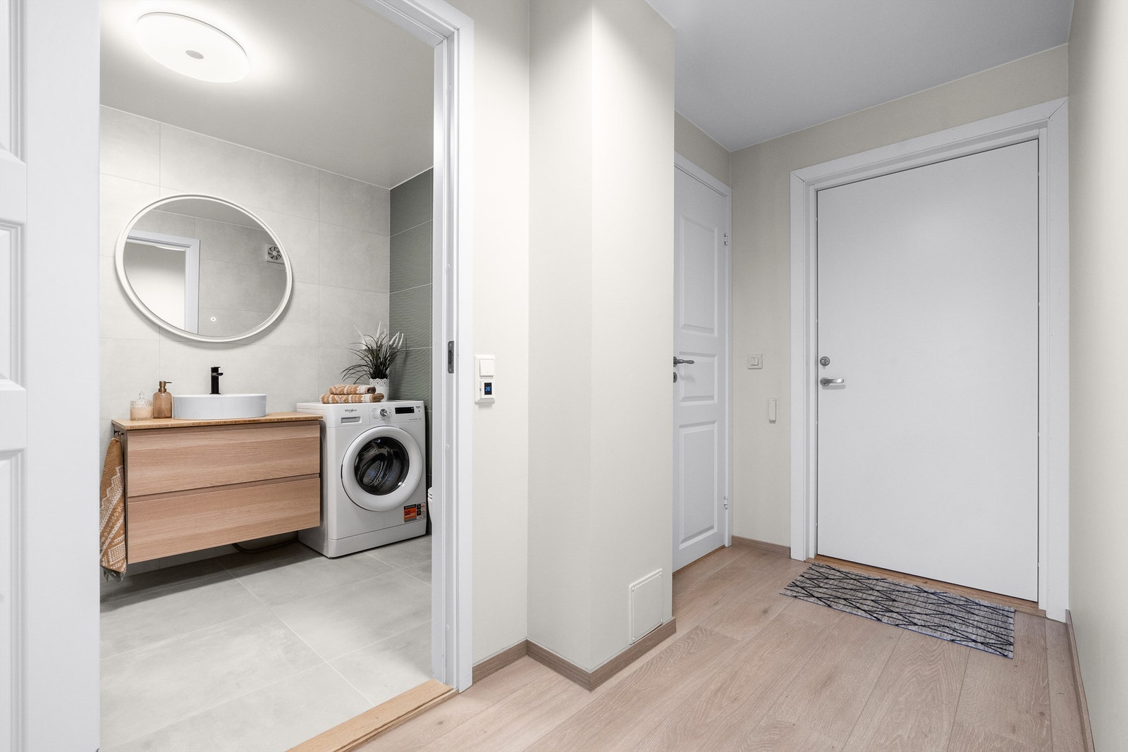 Gang - ved inngangsparti er adkomst til bad og bod Galleribilde