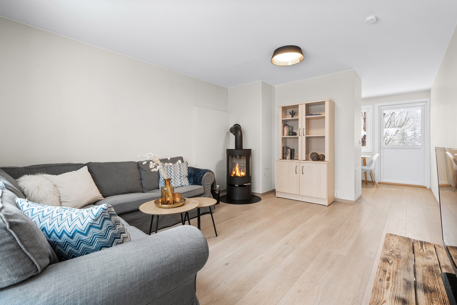 Stue - delvis åpen løsning mot kjøkken Galleribilde