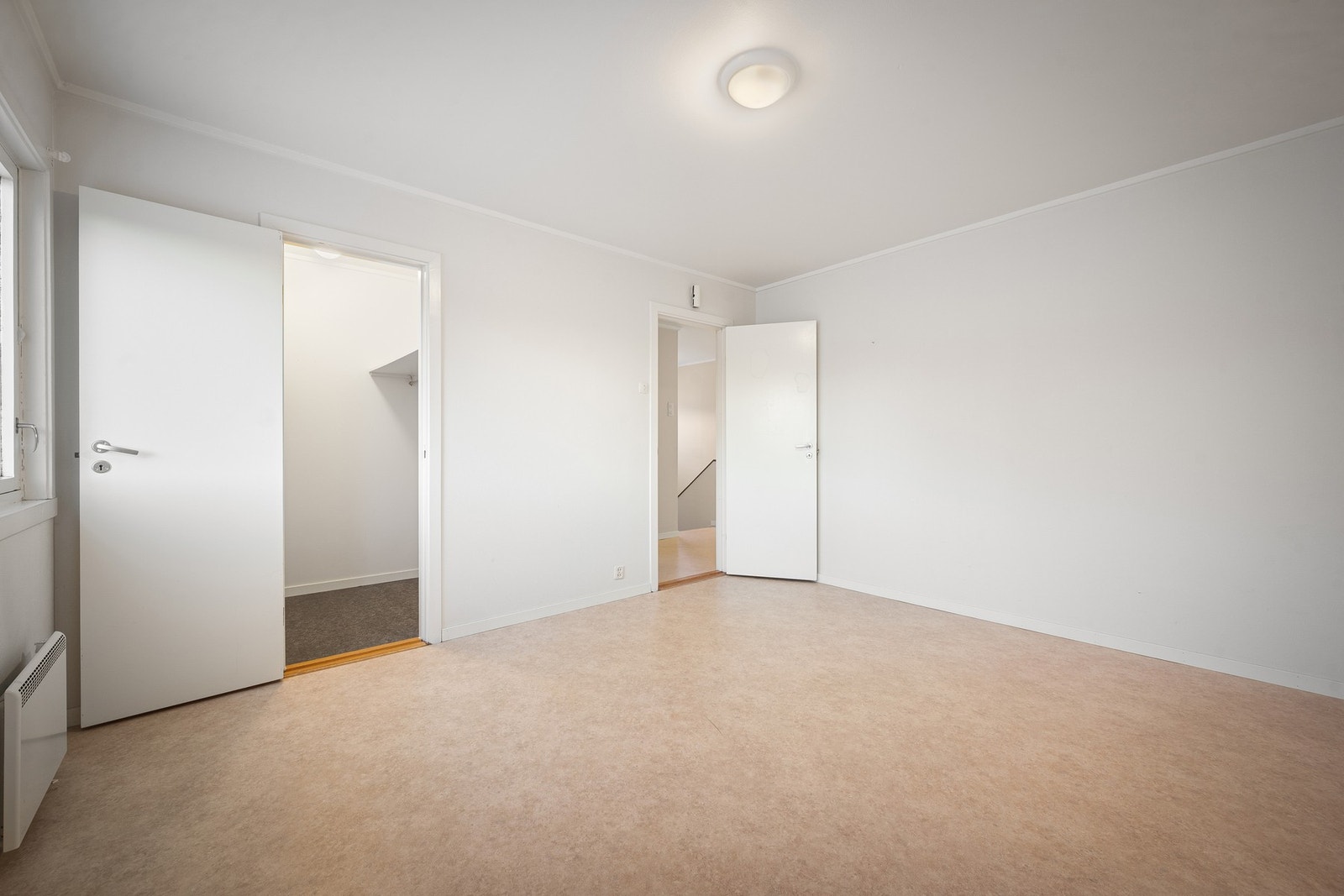 Tilhørende walk-in garderobe Galleribilde