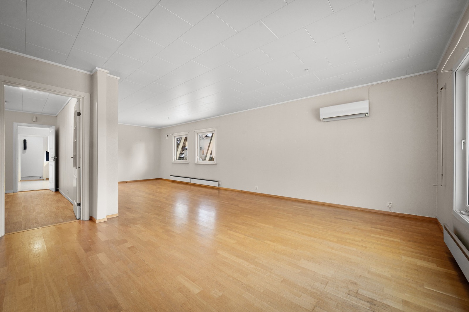 Familievennlig bolig med stor stue som gir gode oppholdsarealer Galleribilde