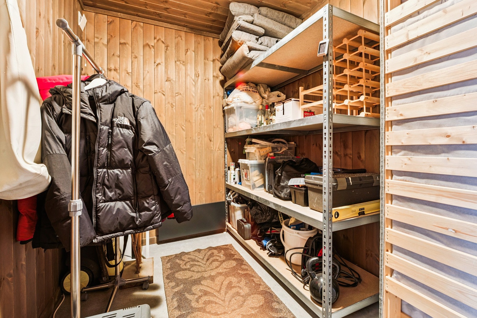 Bod innerst i garasjen. Galleribilde