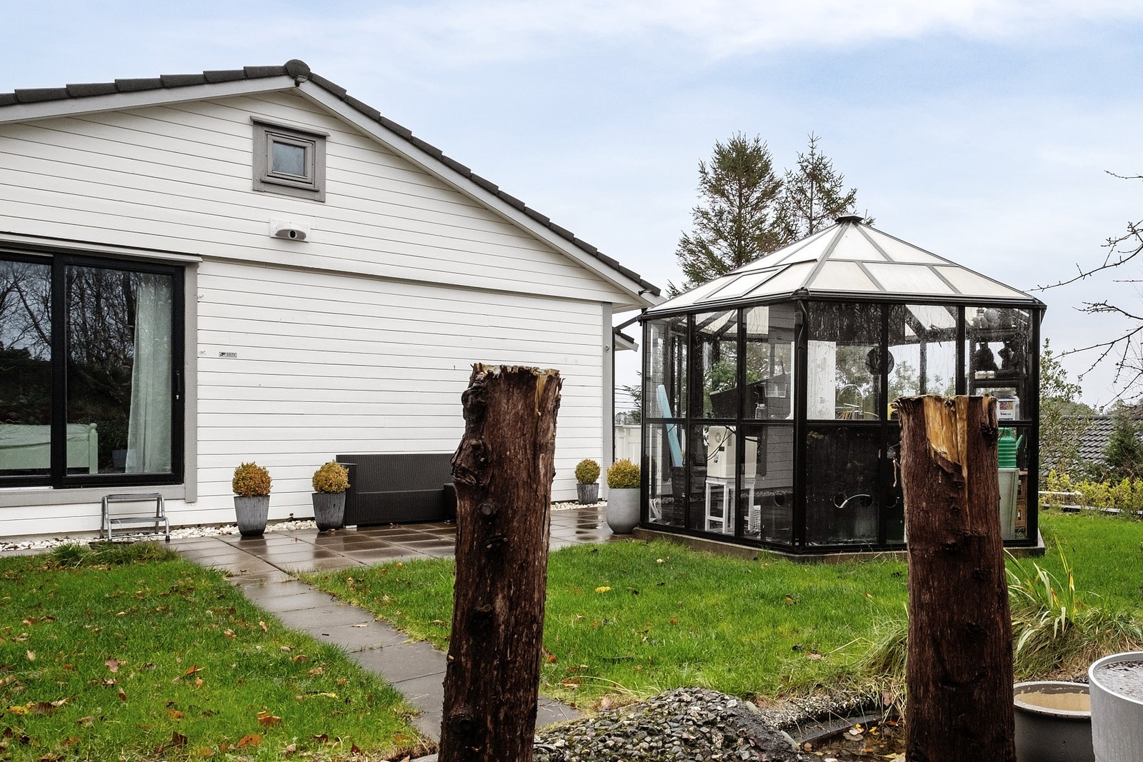 Hage og uteplass – NB! Drivhus medfølger ikke ved salget Galleribilde