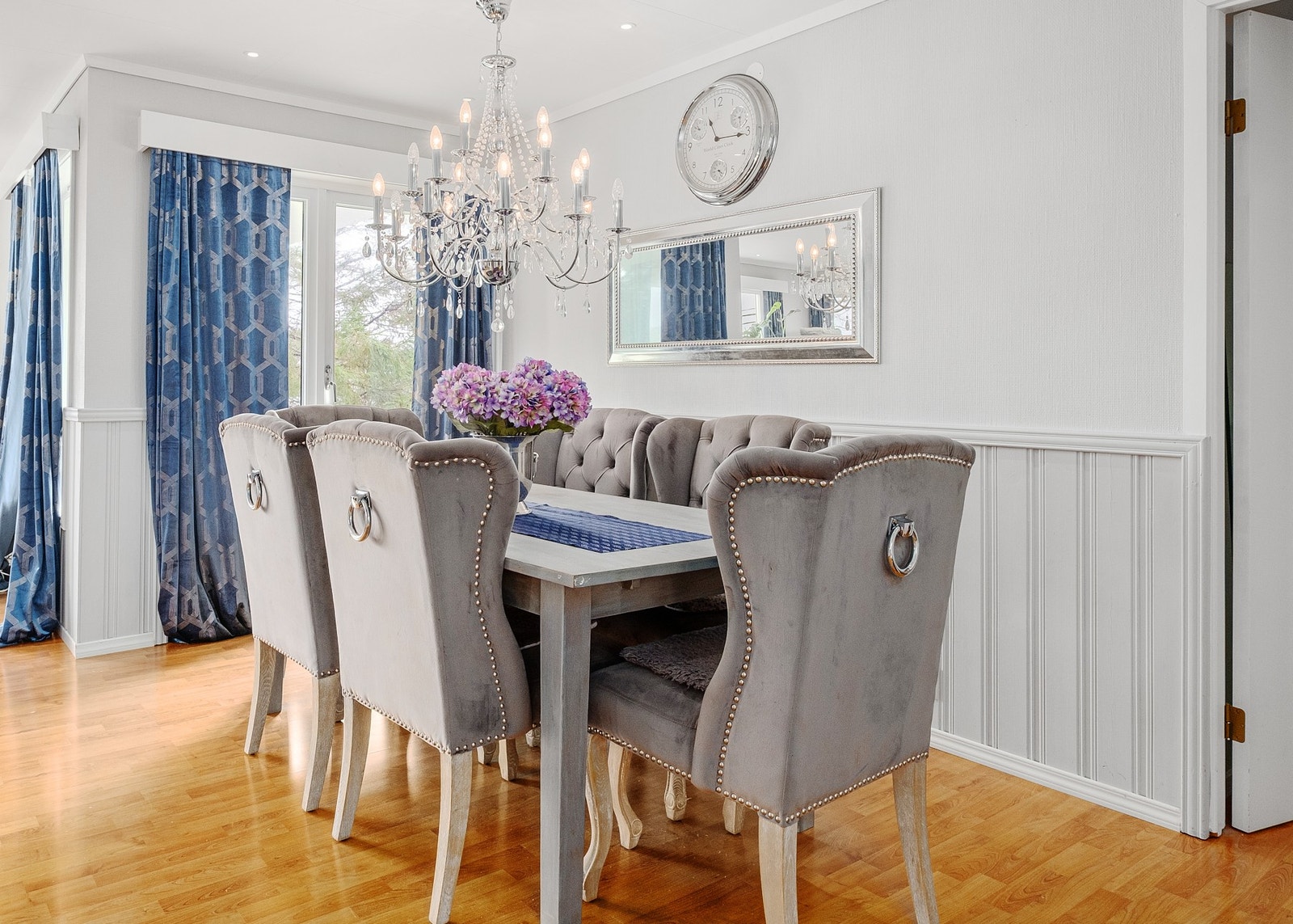 Plass til spisestue Galleribilde