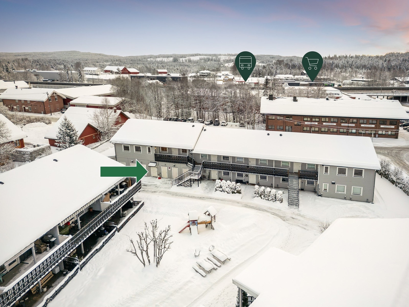 Kort gangavstand til dagligvarehandel på Kiwi Lierskogen, bensinstasjon og bussholdeplass med gode forbindelser Galleribilde