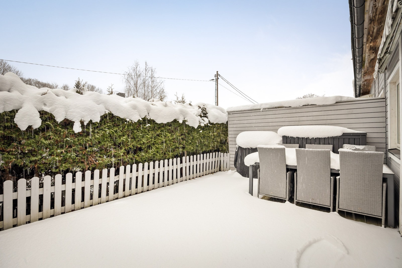 Fra stuen er det utgang til en markterrasse Galleribilde