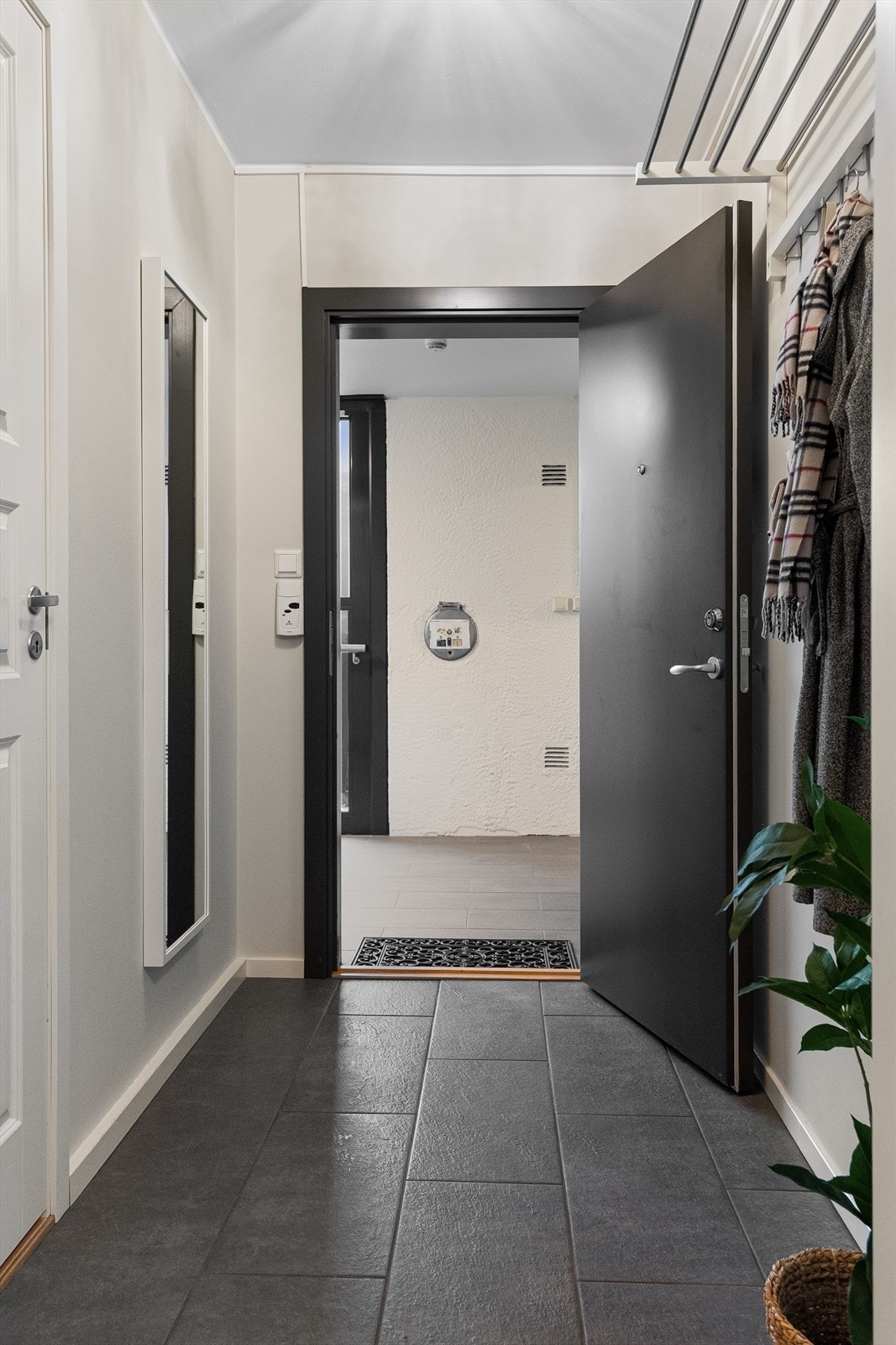 Velkommen skal du være. Håper vi sees på visning, husk påmelding! Galleribilde