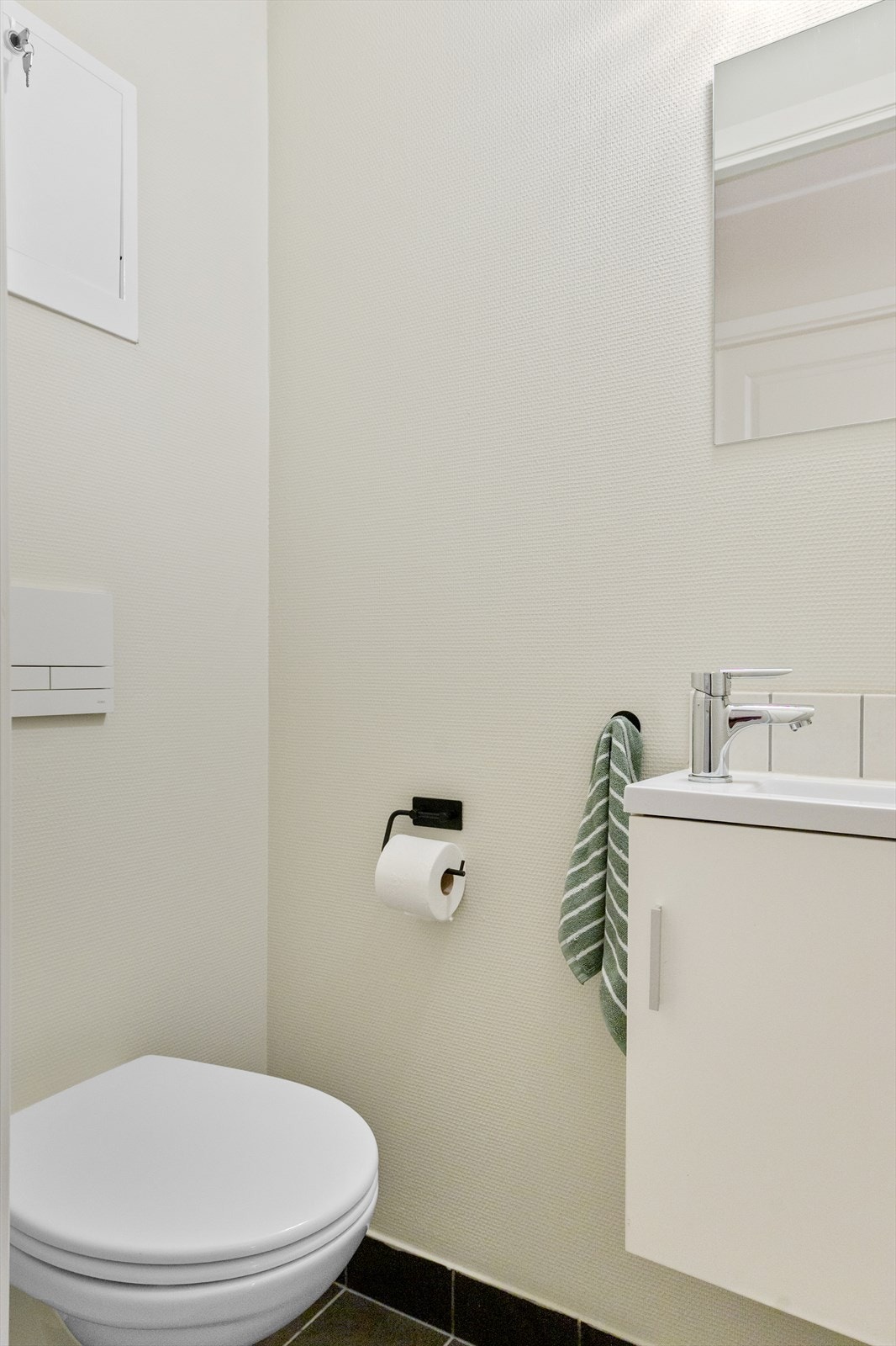 Flott wc med farger som passer resten av leiligheten Galleribilde