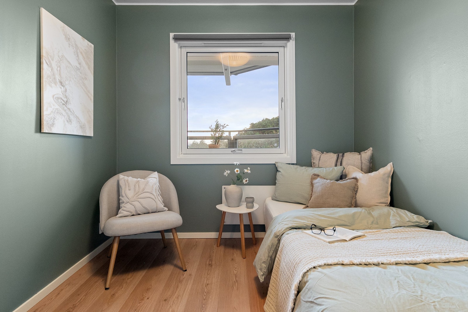 Soverom nummer 2 er også av god størrelse. Perfekt som gjesterom eller kontor, valget er ditt! Galleribilde