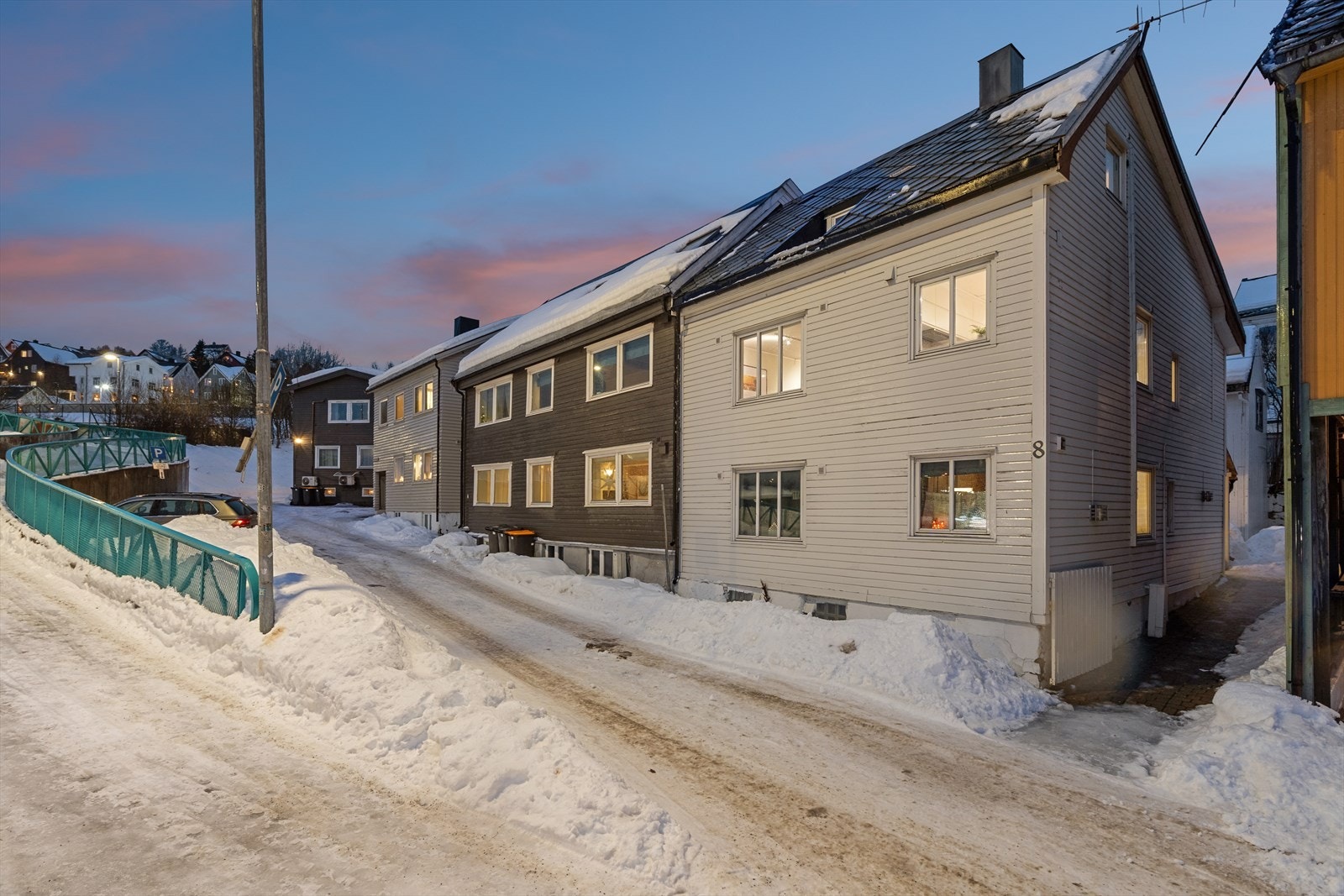 Dette er en lys og trivelig halvpart av tomannsbolig med sentral beliggenhet. Galleribilde