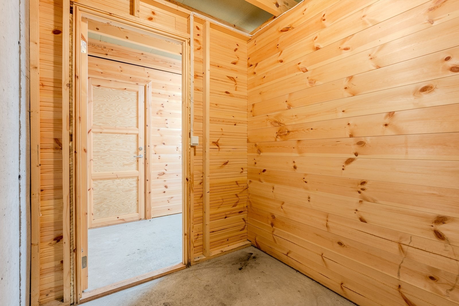 Naustboder kan leies , kr 4.000/år Galleribilde