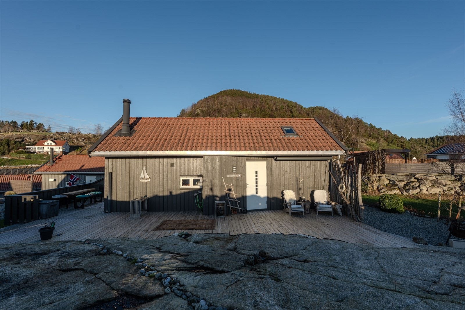 Terrasse med fin overgang til berget Galleribilde