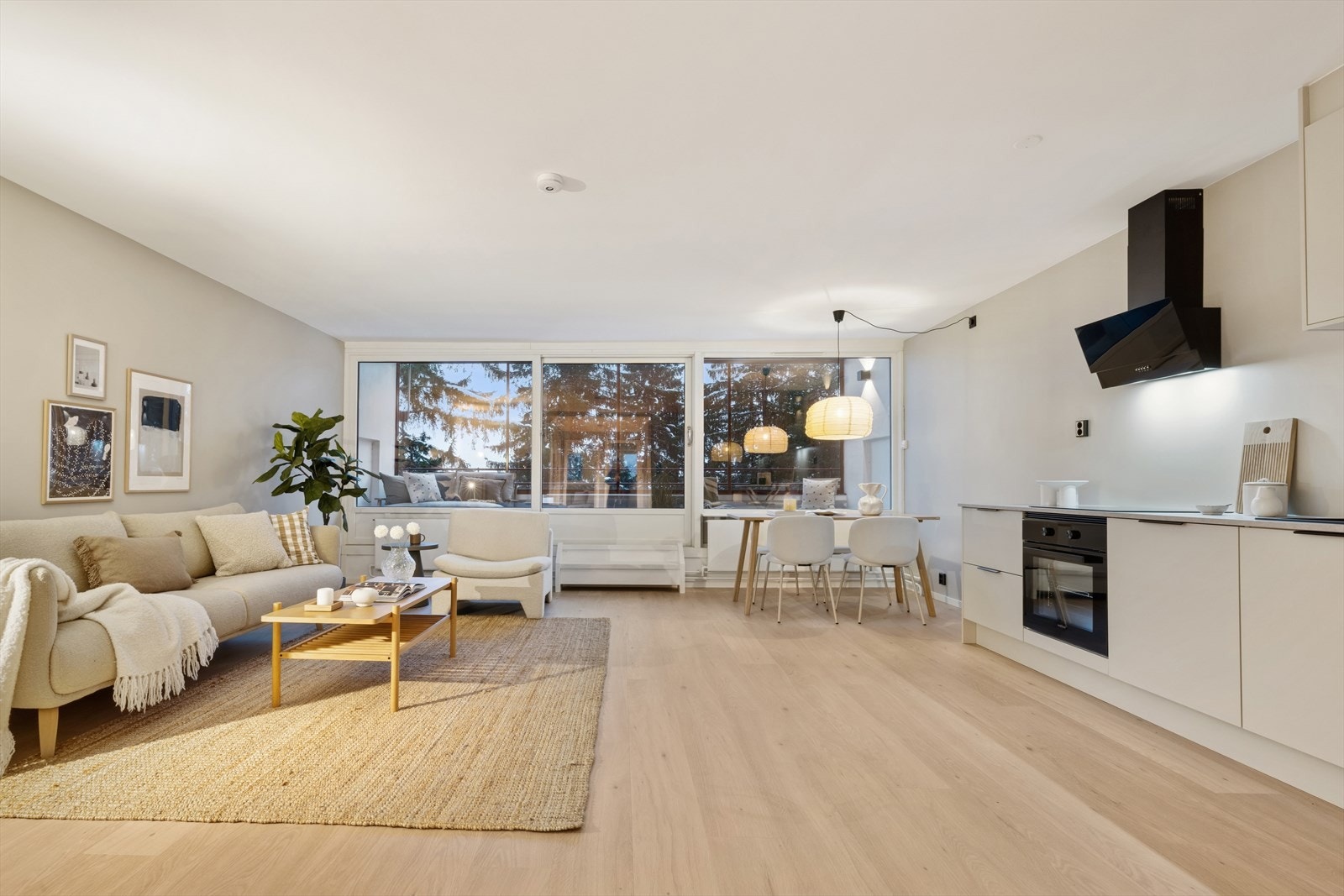 Dette er en totalrenovert og romslig 3-roms leilighet med innglasset balkong. Galleribilde