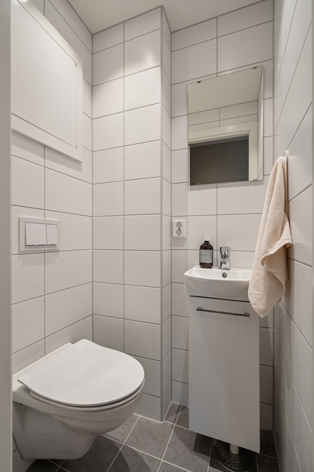 Det separate toalettrommet er også fra 2023, med elektriske varmekabler i gulv. Galleribilde