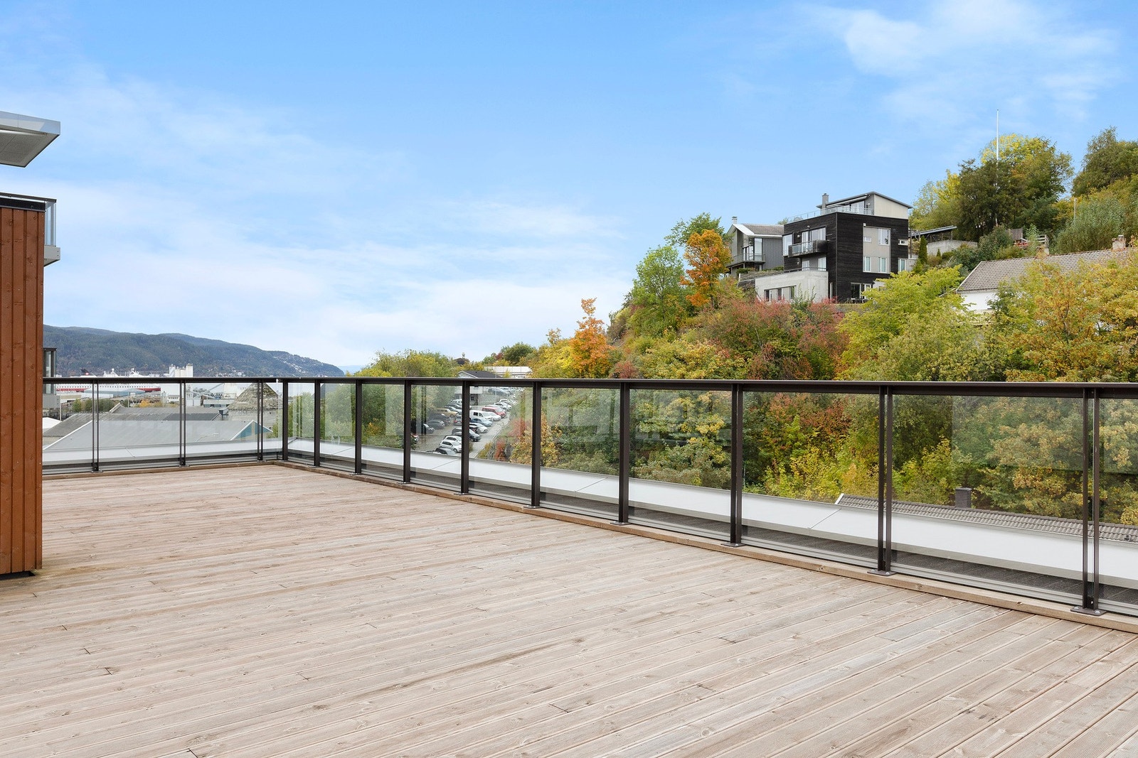 Tar du heisen opp til toppen, kan du nyte denne store, fine felles takterrassen hvor du kan nyte solen og ha sosiale sammenkomster på Galleribilde