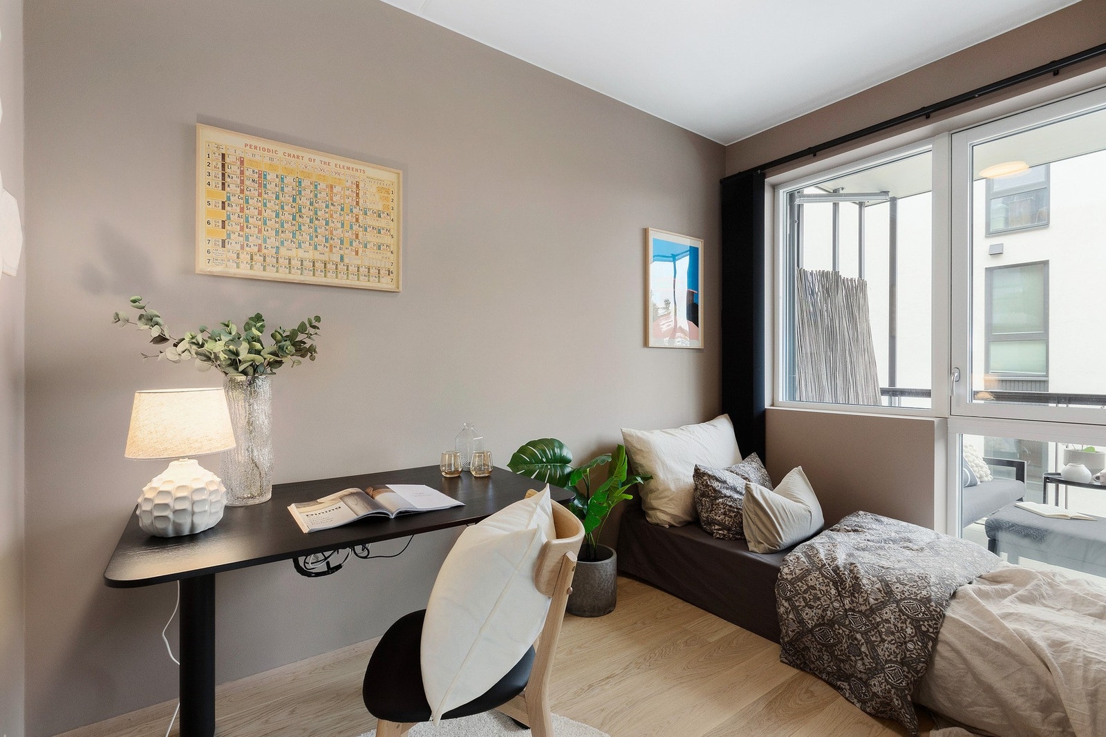 Det andre soverommet er også malt i fargen marrakesh og er på 7,6 kvm Galleribilde