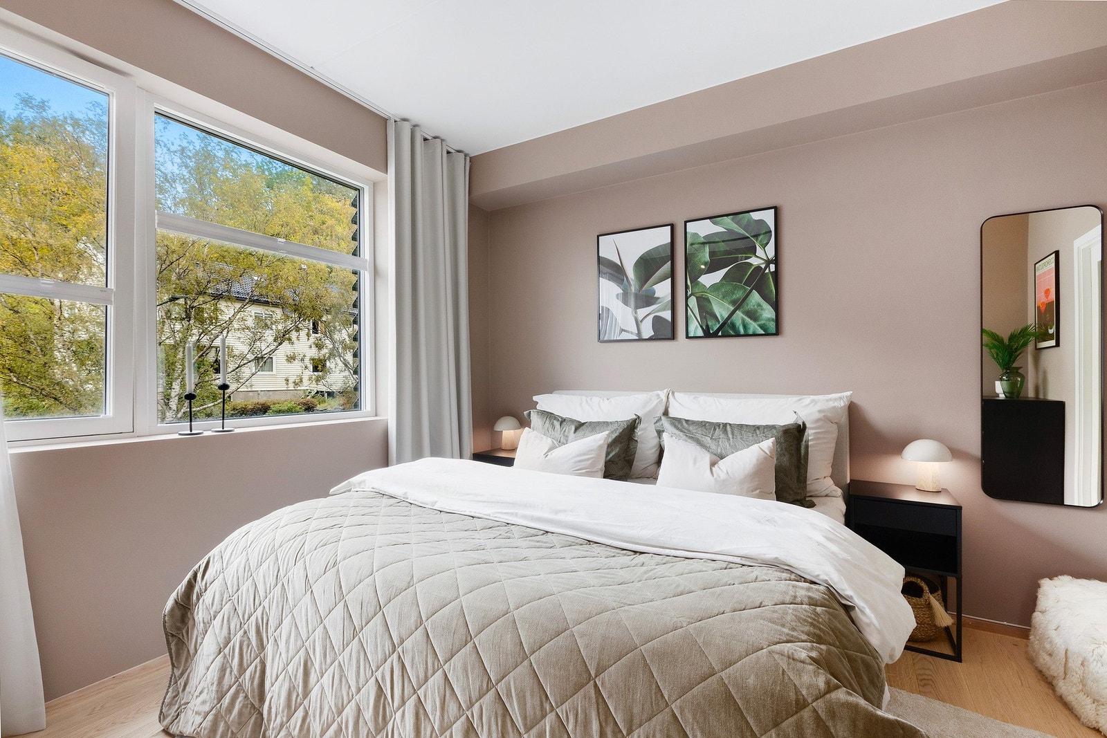 Hovedsoverommet er på over 11 kvm og vender mot rolig blindgate Galleribilde