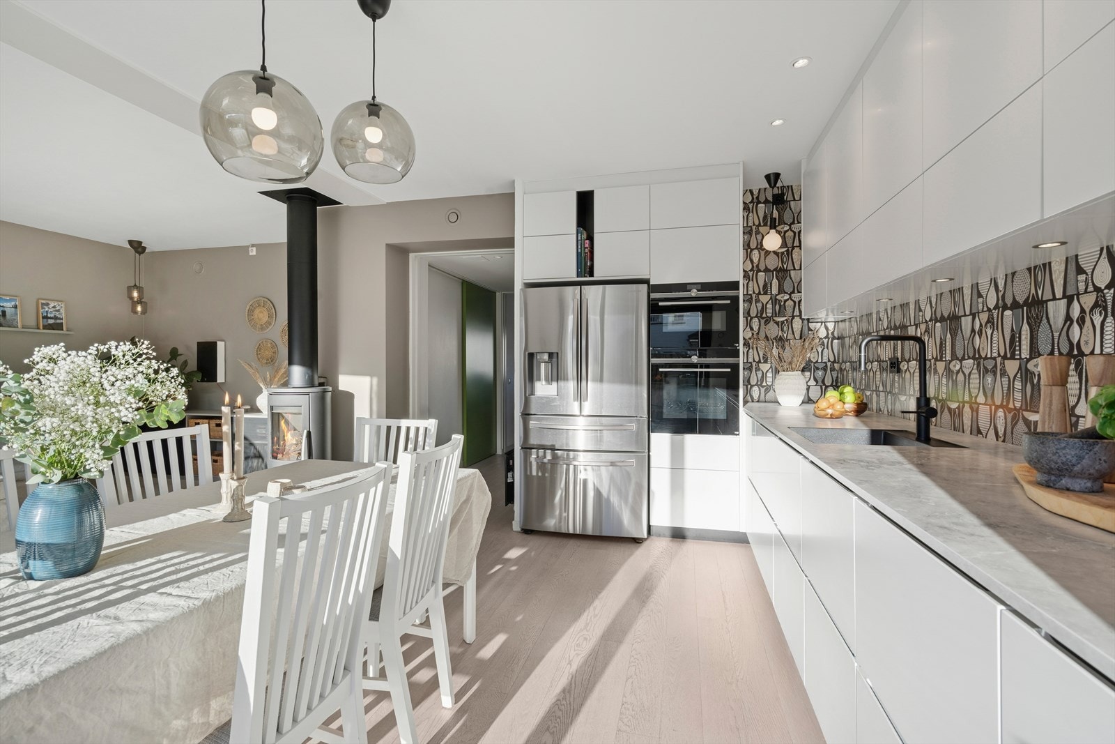 Fin åpen stue og kjøkkenløsning. Tg1 fra takstmann. Galleribilde