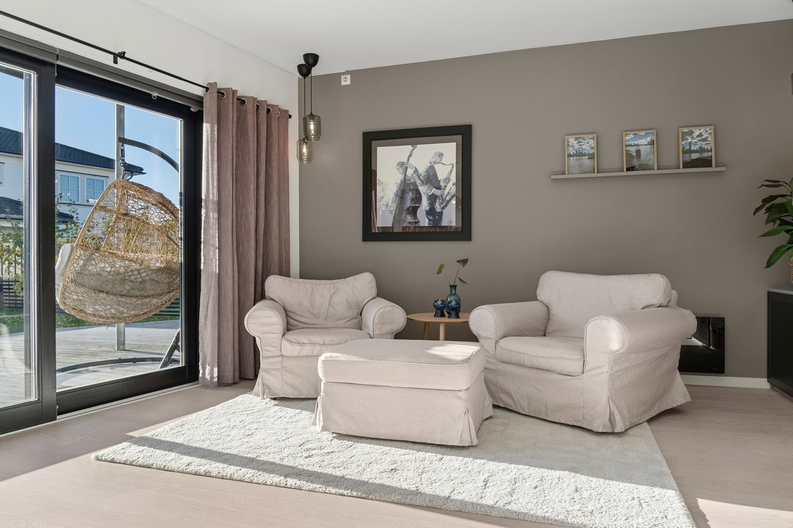 Stue og kjøkkenet er på 33,5 kvm. Galleribilde