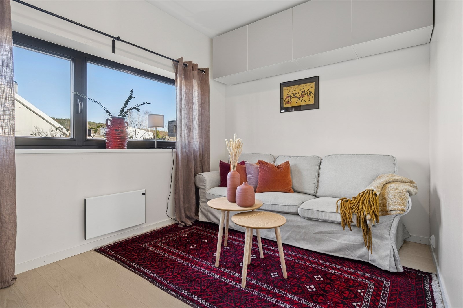 Kontor/stue/soverom i 1 etg på 9 kvm som kan brukes til flere ting. Galleribilde