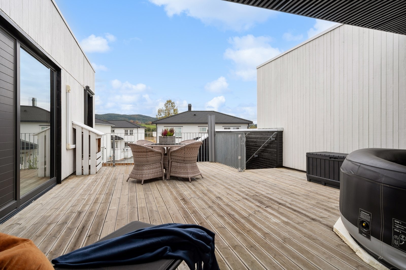 Gode muligheter for utemøblement i 2.etasjen. Galleribilde