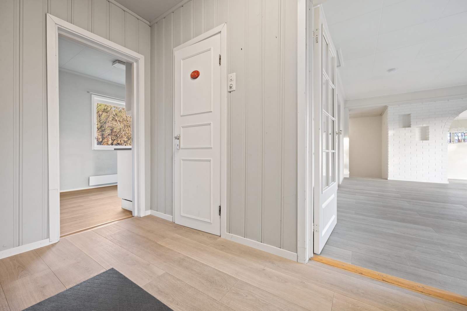 Leiligheten har en god planløsning med tre soverom og god lagringsplass i kjeller. Galleribilde