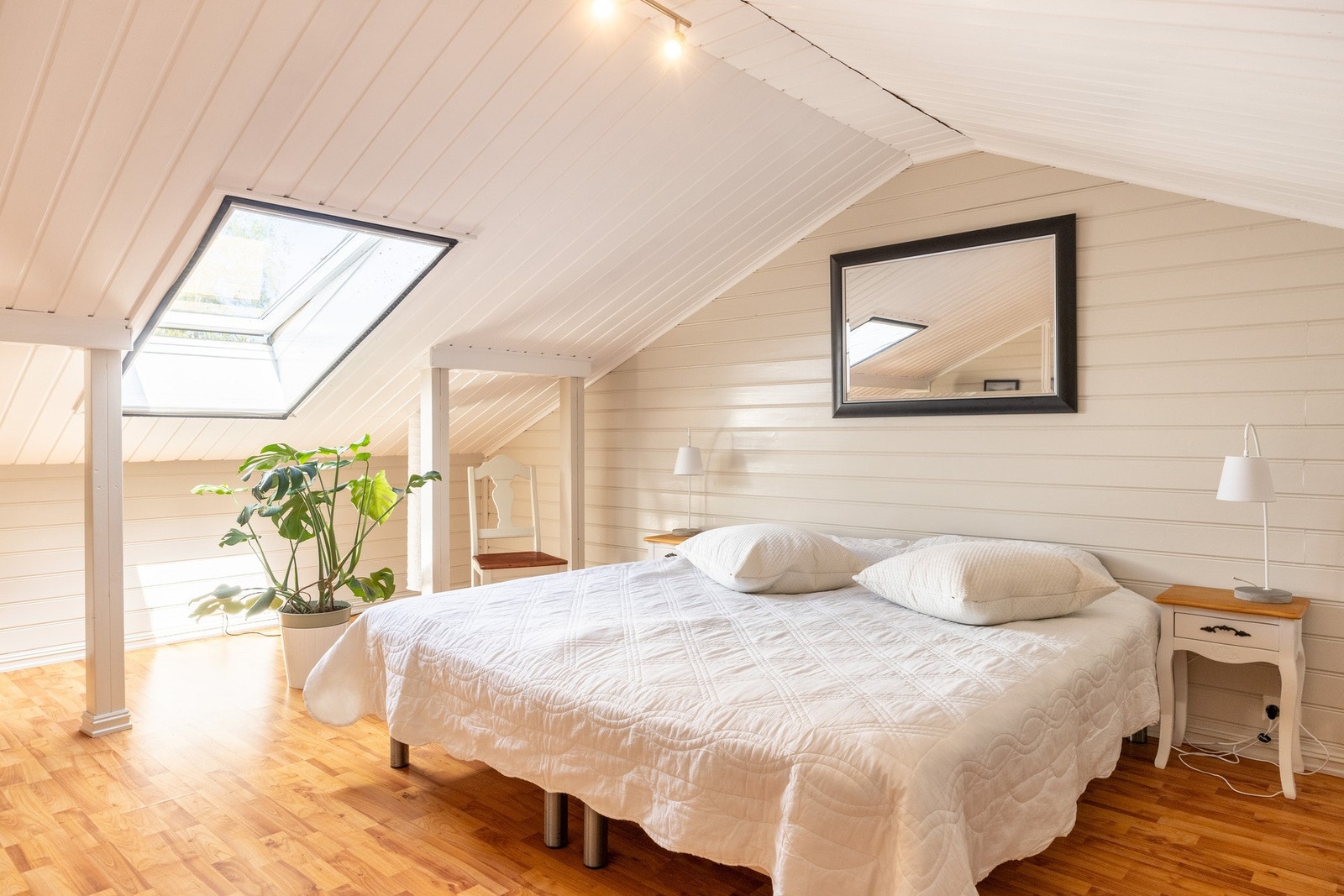 Loftet er ulovlig innredet og er ikke søkt om eller godkjent. Galleribilde