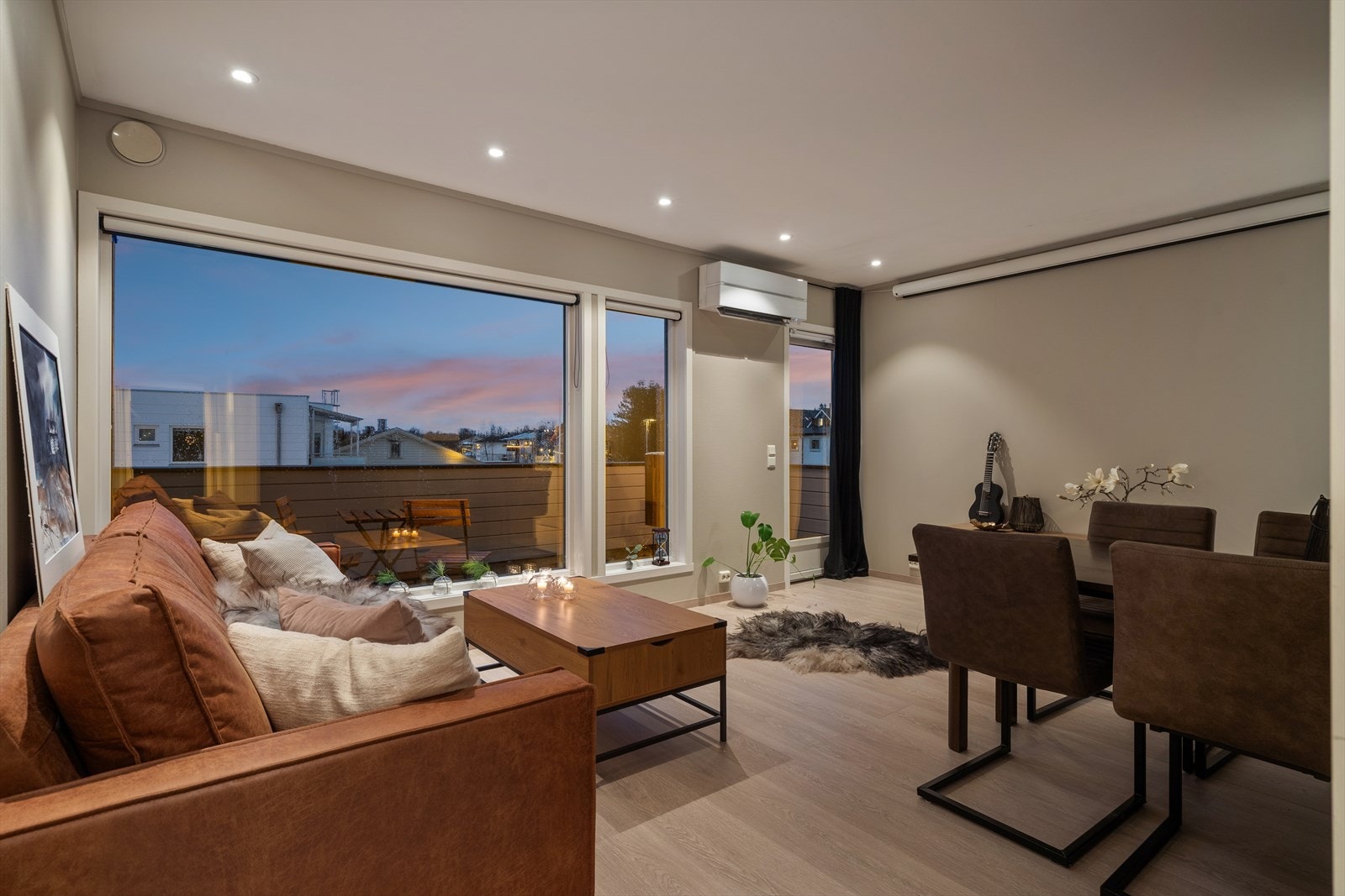 Varmepumpe i stue gir varm og god atmosfære. Galleribilde