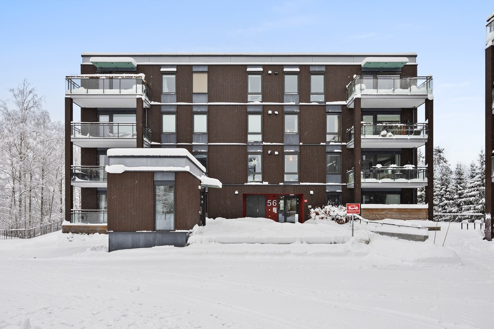 Kort vei til offentlig kommunikasjon, fra Bråtejordet bussholdeplass går bussen rett til både Olavsgaard og Lillestrøm Galleribilde