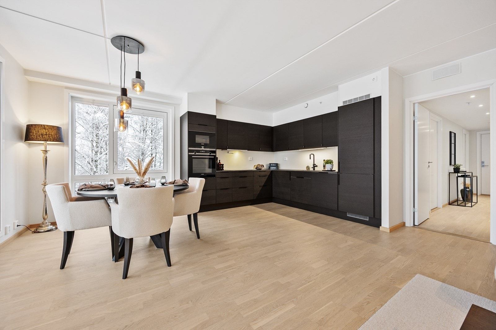 Dette er en stilren og moderne 3-roms selveierleilighet med en attraktiv og barnevennlig beliggenhet Galleribilde