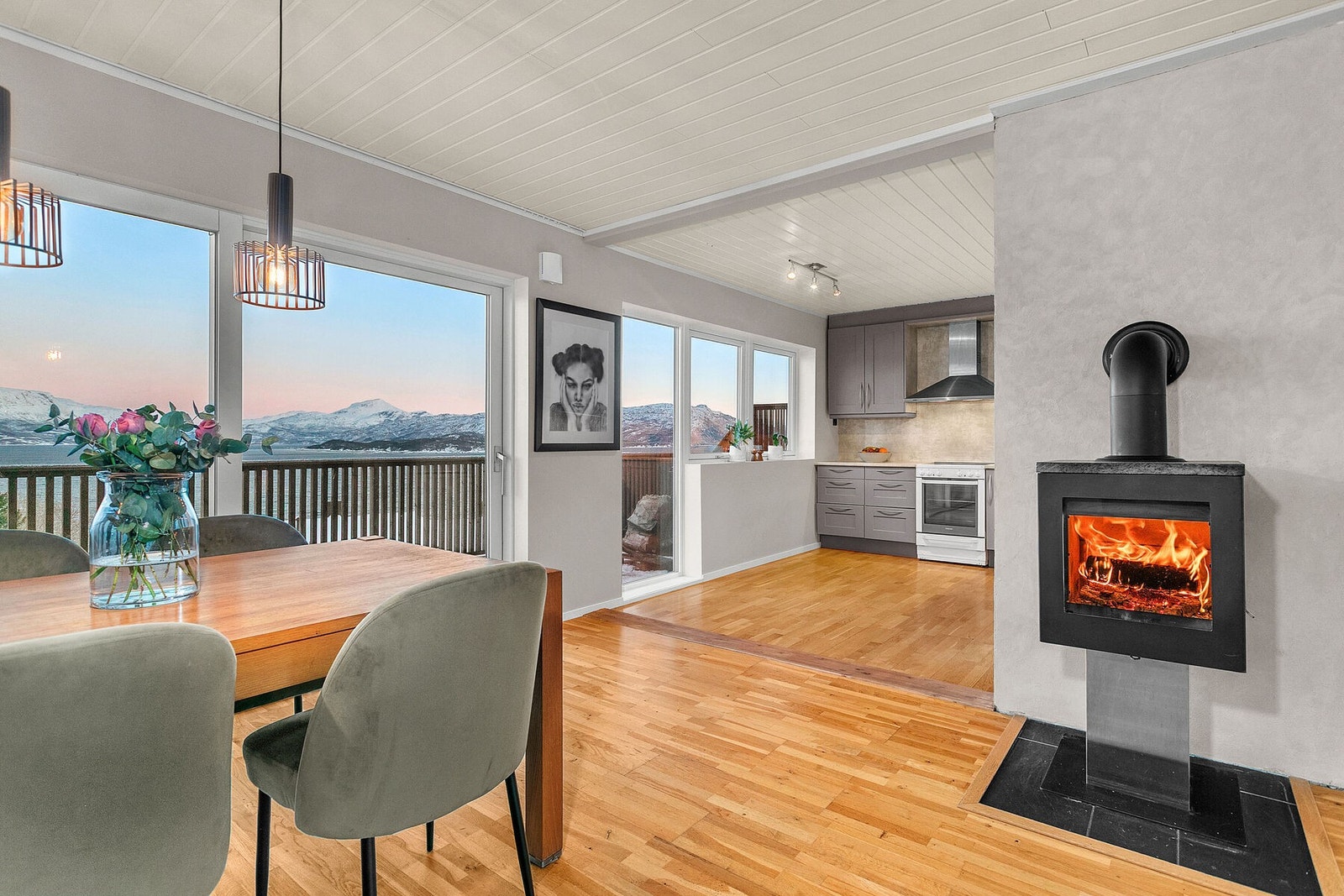 Hovedplan - Stue mot kjøkken Galleribilde