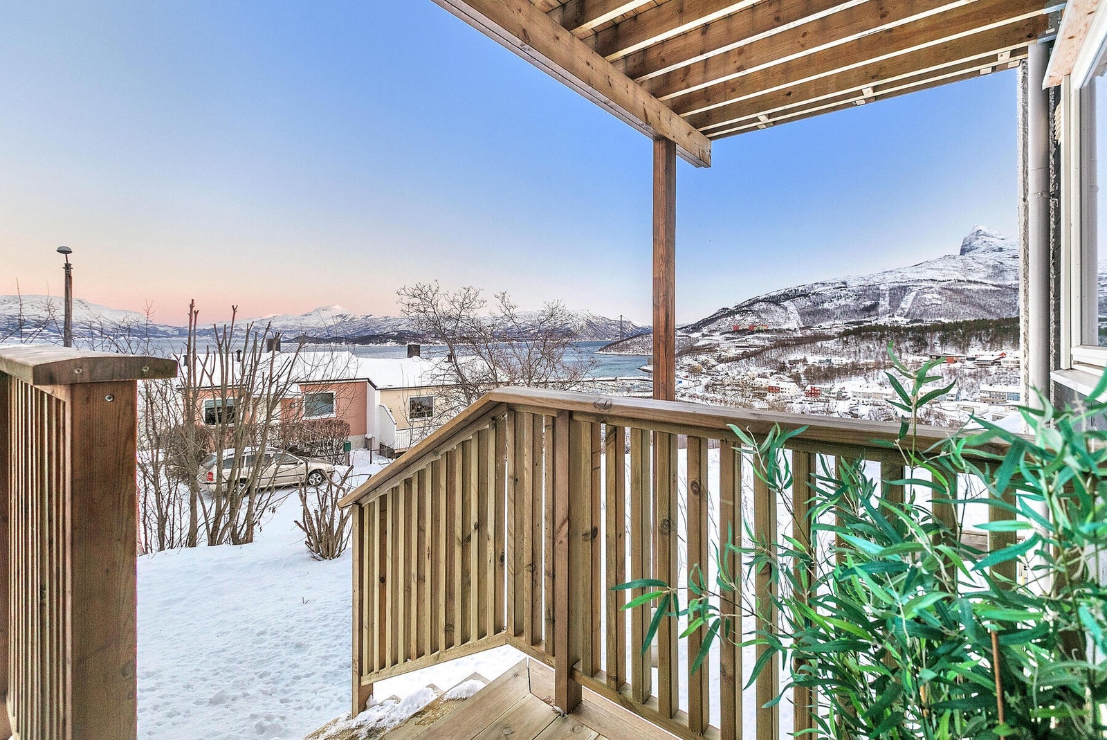 Trapp fra terrassen til mark Galleribilde