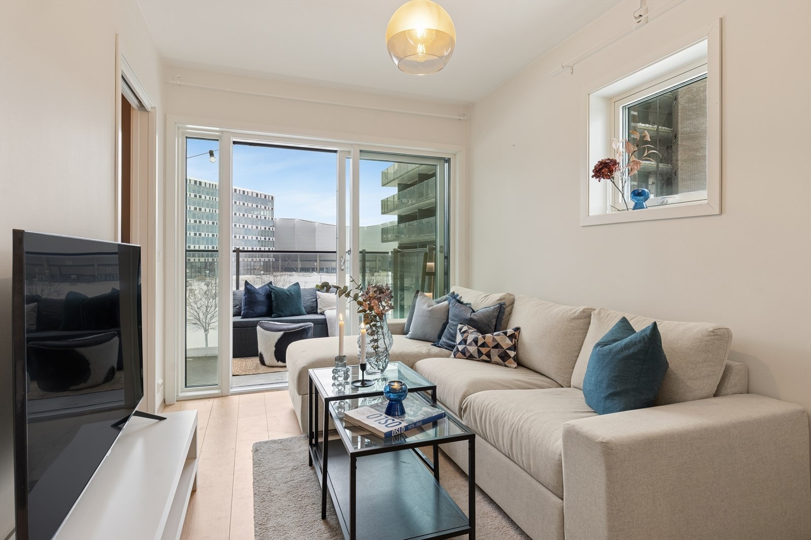 Fra stuen er det utgang til en sydvendt balkong. Galleribilde