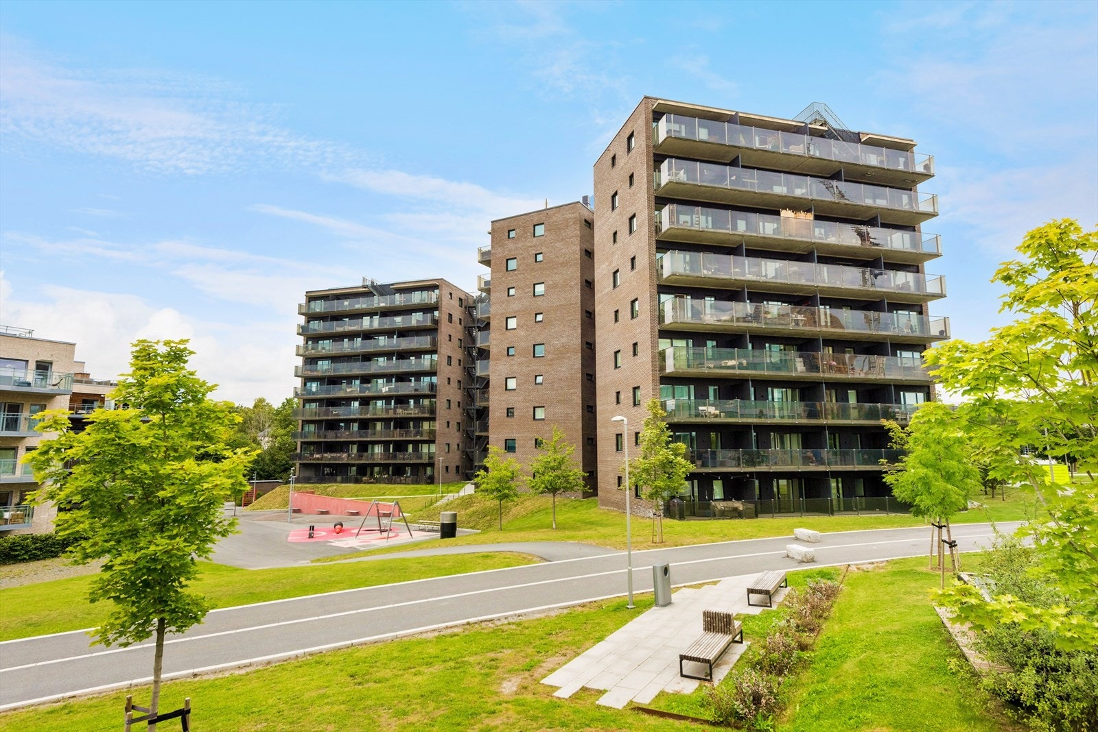 Flotte turområder i flere retninger. En stor Kiwi-butikk ligger like i nærheten. Galleribilde