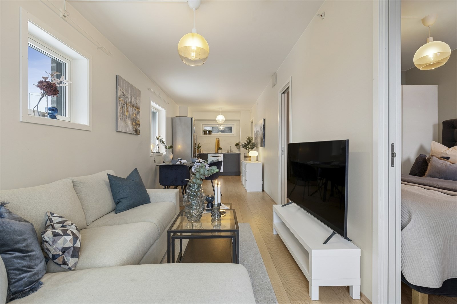 Effektiv arealutnyttelse og plass til fullt kjøkken, spisestue og stue. Galleribilde