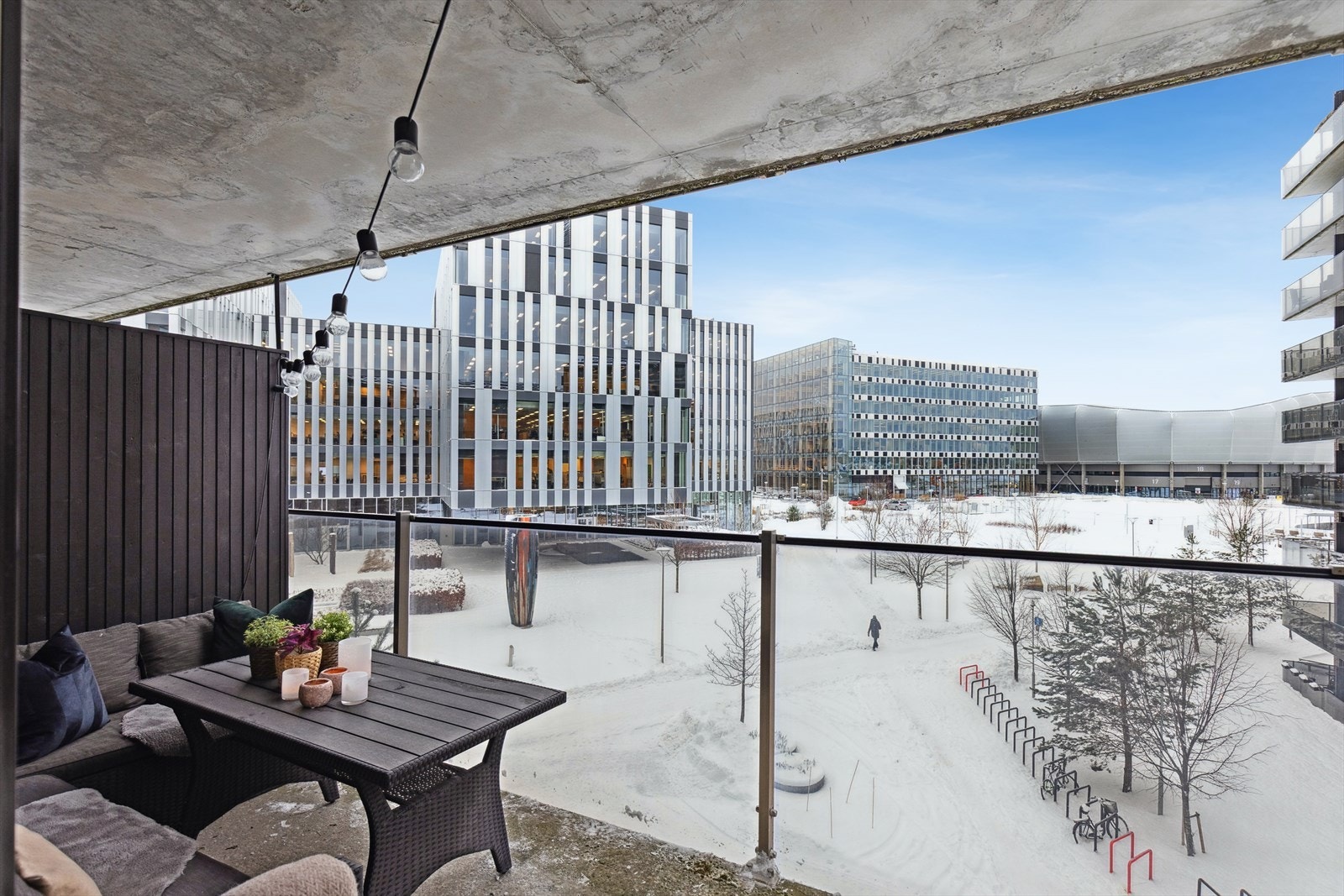 Alt du trenger rett utenfor døren - Kiwi et par minutter unna, og Akerkvartalet byr på apotek, treningssenter og hyggelige serveringssteder. Galleribilde