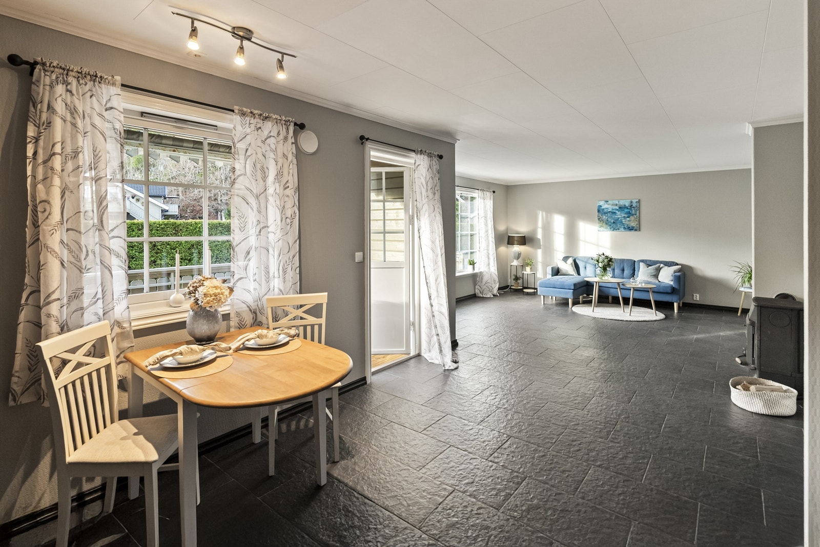 Det er varmekabler i hele boligen, unntatt bod. Galleribilde