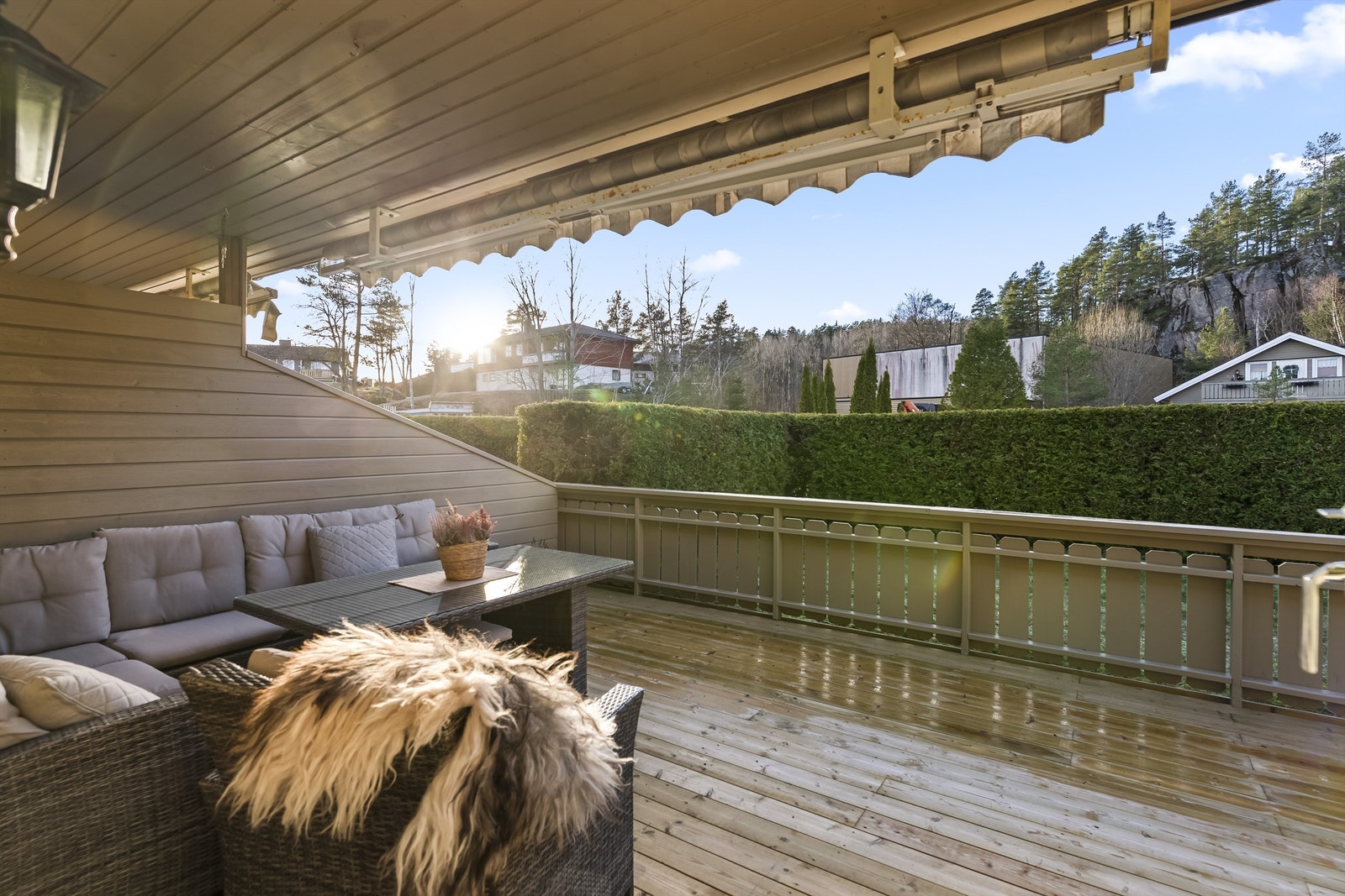 Det er sol fra rundt kl. 11 - 19 sommerstid. ( opplysning fra selger ) Galleribilde