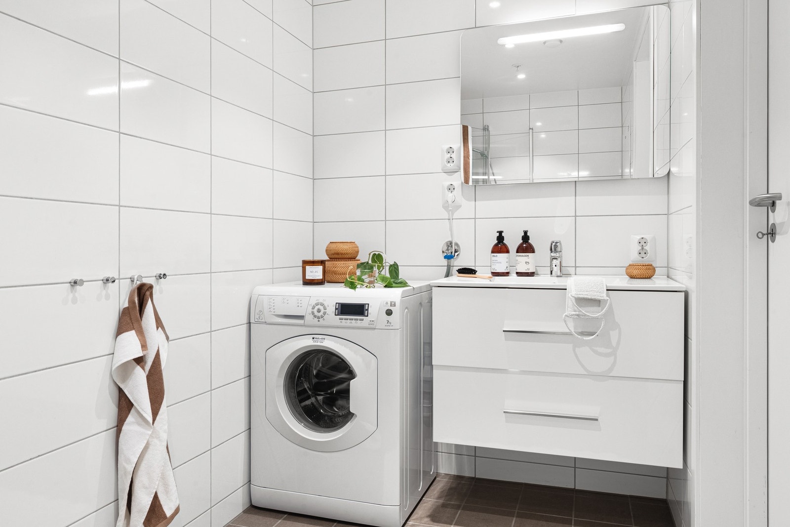 Badet er på 4,1 kvm og er helfliset med varmekabler i gulv. Galleribilde